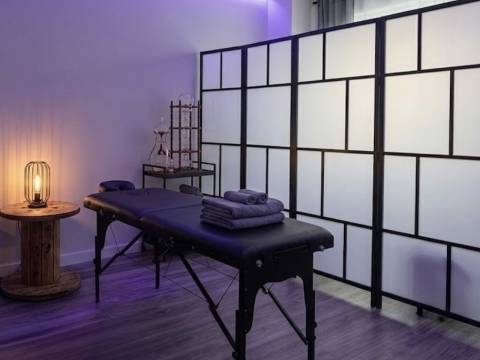 Goth Female Masseuse in London | Relaxing & Stress Relief Massage Near Oxford Street